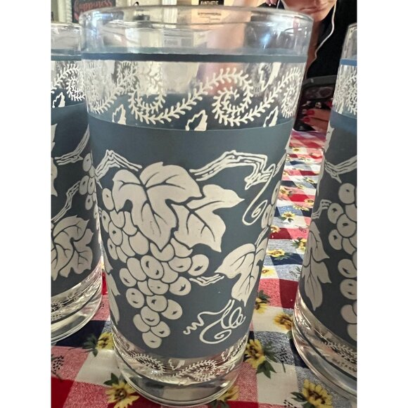 Vintage Hazel Atlas MCM Set Of 8 Vintage Frosted Glass Tumblers With Grape & Vin - Picture 5 of 6